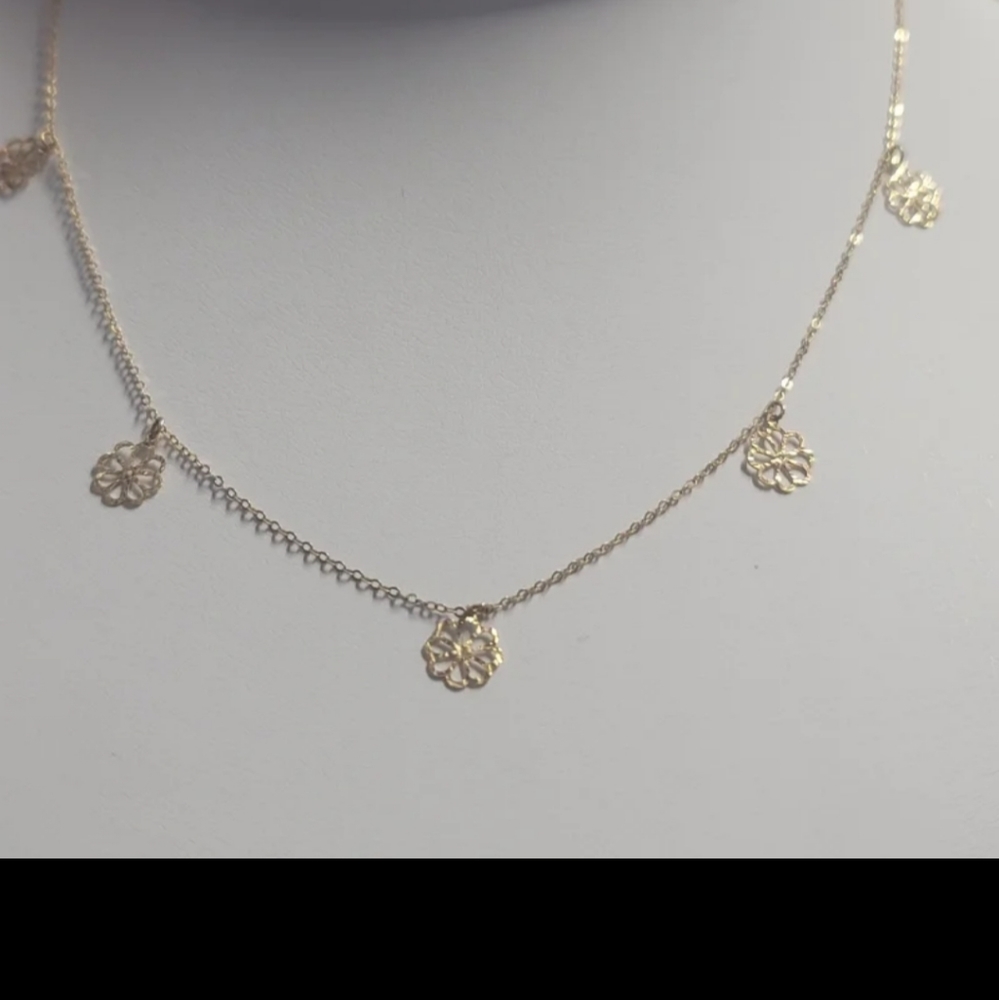 N179  10k Gold Flower Station Necklace